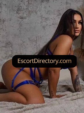 Azra escort in Budapest
