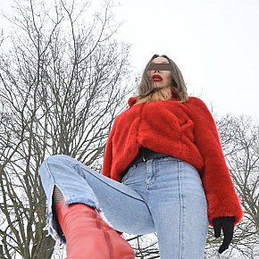 Mistress-O escort in Berlin offers Fetish services