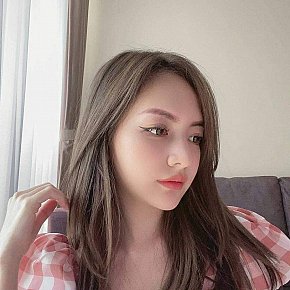 Lisa-escort-jakarta Studentessa Al College escort in Jakarta offers Pompino con preservativo services