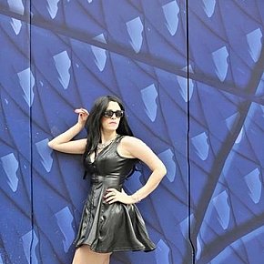 bellecuir escort in Paris offers NS aktiv services