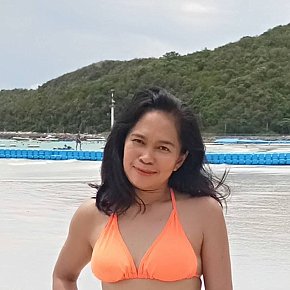 Aliz101 Mature escort in Bangkok offers Kissing services