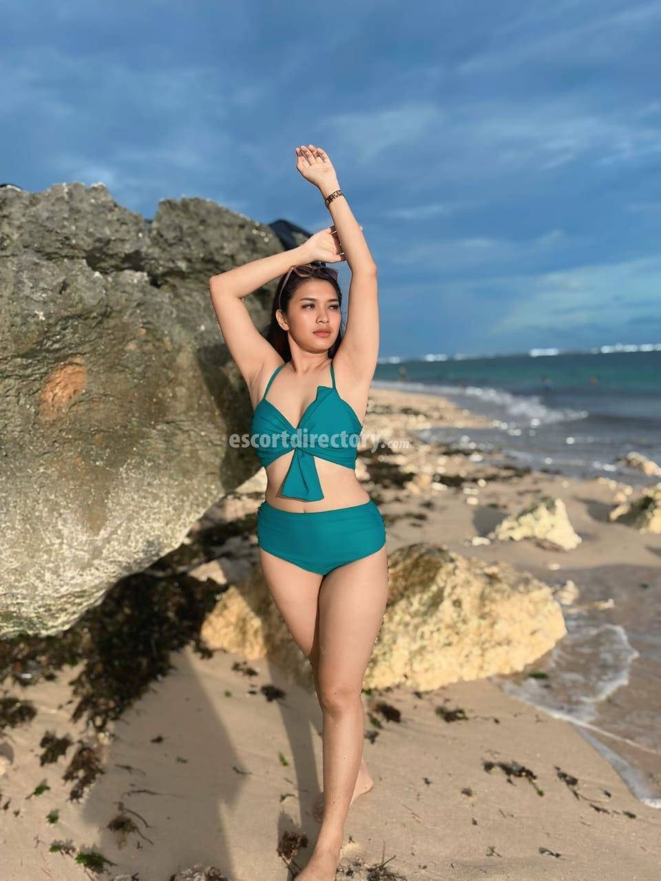 Hot girl in Kuta Bali offers Pipe sans capote