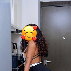 Avril Modella/Ex-modella escort in Dubai offers BDSM services