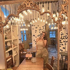 Micro escort in  offers Beijo francês services