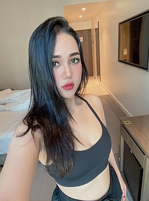 Tina escort in Dubai offers Girlfriend Experience (GFE) services