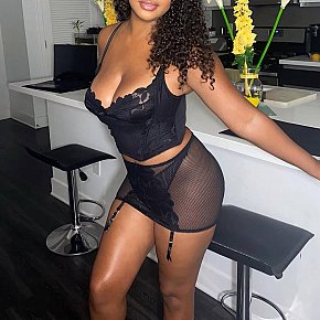 Jasmine escort in  offers Zungenanal (passiv) services