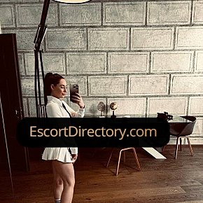 Emma-Evans-Pornstar Piccolina escort in Prague offers Feticismo Piedi services
