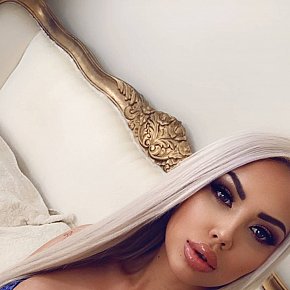 Nadia escort in London offers Ejaculation sur le corps services