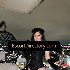Val Vip Escort escort in London offers Handjob services
