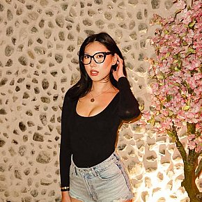 Evie Sin Operar escort in Dubai offers Azotes (dar)
 services