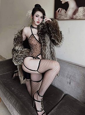 Yuki escort in Dubai offers Sărut Franţuzesc services