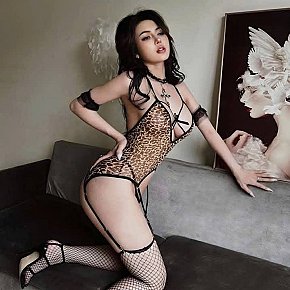 Yuki escort in Dubai offers Sărut Franţuzesc services