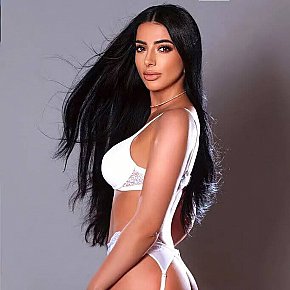 Lory Super Gros Cul escort in London offers Branlette services