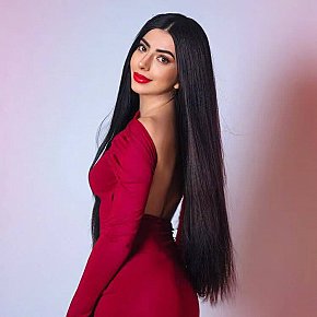 Lory Super Gros Cul escort in London offers Branlette services