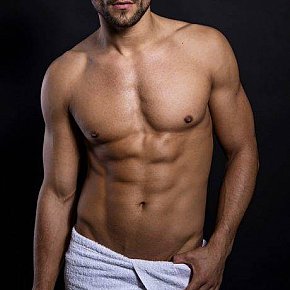 Owen Muskulös escort in London offers Erotische Massage services