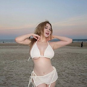 Lisa escort in Dubai offers Lécher et sucer les testicules services