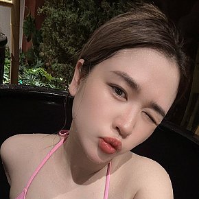 Lisa escort in Dubai offers Lécher et sucer les testicules services