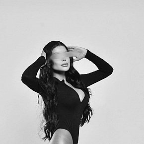 Maya escort in Dubai offers Masaje sensual de cuerpo completo
 services