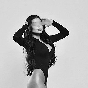 Ahza escort in Singapore City offers Masaj Senzual Integral services