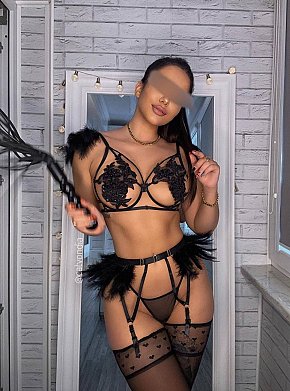 Ahza escort in Singapore City offers Masaj Senzual Integral services