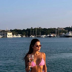 Maya escort in Dubai offers Masaje sensual de cuerpo completo
 services