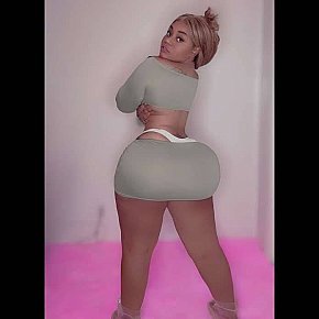 Queen-mistress escort in Kuwait City offers Küssen services