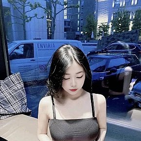 Emma escort in Jeddah offers 69 Position services