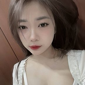 Emma escort in Jeddah offers 69 Position services