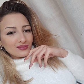 Morelle Naturală escort in Paris offers Girlfriend Experience(GFE) services