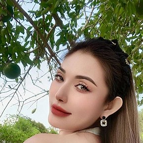 Min-min escort in Mumbai offers Sex în Diferite Poziţii services
