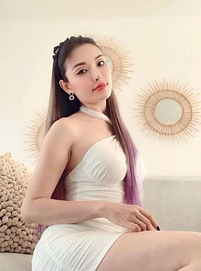 Min-min escort in Mumbai offers Sex în Diferite Poziţii services
