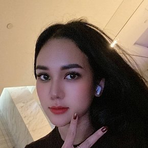 Tina Super-forte Di Seno escort in Singapore City offers Leccare e succhiare le palle services