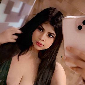 Rosey Tetas Enormes escort in  offers Experiencia de Novia (GFE)
 services