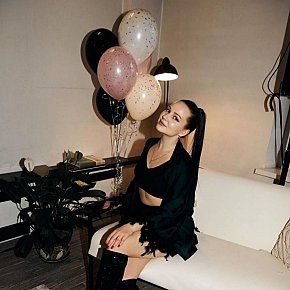 Natalie escort in Dubai offers Orgasmo extra services