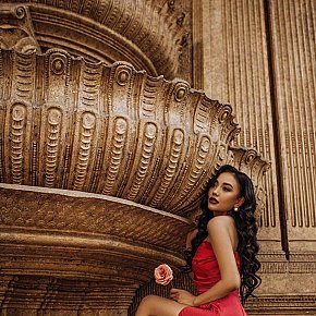 Mika escort in Dubai offers DUO services