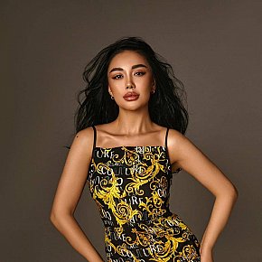 Mika escort in Dubai offers DUO services
