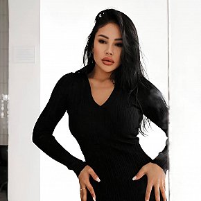 Chloe Naturală escort in Dubai offers Spanking (Activ) services