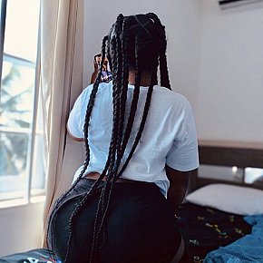 Betty Großer Hintern escort in Kuwait City