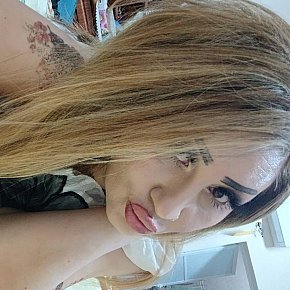Nadia Madura escort in Muscat offers Masaje sensual de cuerpo completo
 services