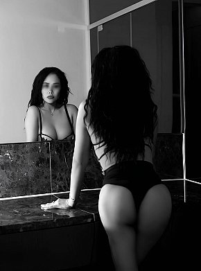 Chloe escort in Dubai offers Striptease/Lapdance services