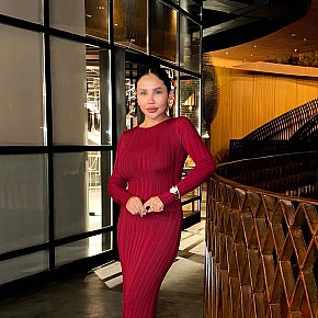 Chloe escort in Dubai offers Striptease/Lapdance services