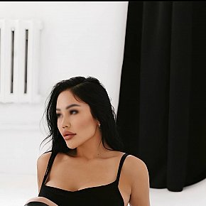 Chloe escort in Dubai offers Striptease/Lapdance services