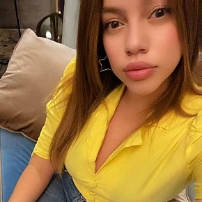 Luna escort in Manama offers In den Mund spritzen services