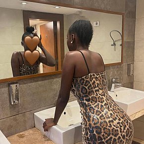 Sharon escort in Kampala offers Küssen services
