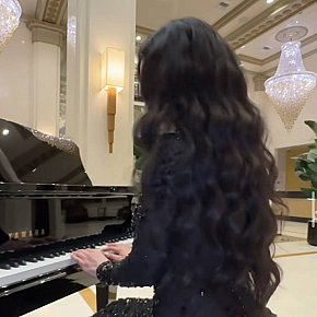 Mimi, escort in Dubai