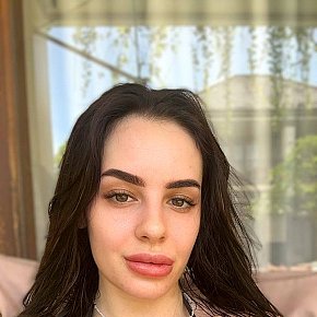 Molly escort in Dubai offers S'asseoir sur le visage services