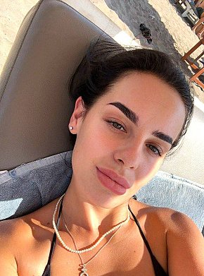 Molly escort in Dubai offers S'asseoir sur le visage services