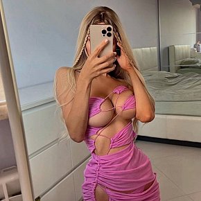 Angelina Großer Busen escort in Dubai