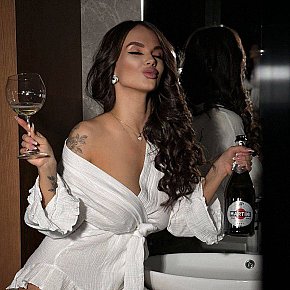 Holly Natürlich escort in Dubai offers Blowjob ohne Kondom bis zum Schluss services