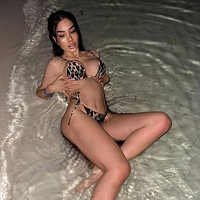 Mabel Super-forte Di Seno escort in Dubai offers Extraball services